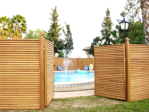 CELOSIAS Y PAREDES CON MADERA DE EXTERIORES. 01. Terraza con pérgola, toldo  y celosias. 