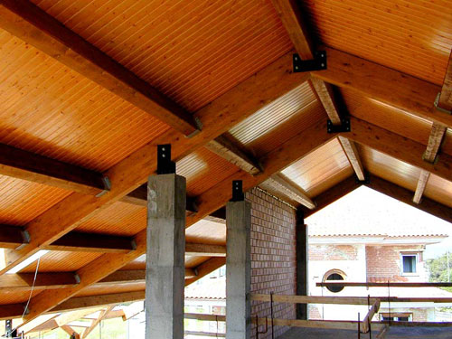 Construcción de cubiertas con vigas de Madera