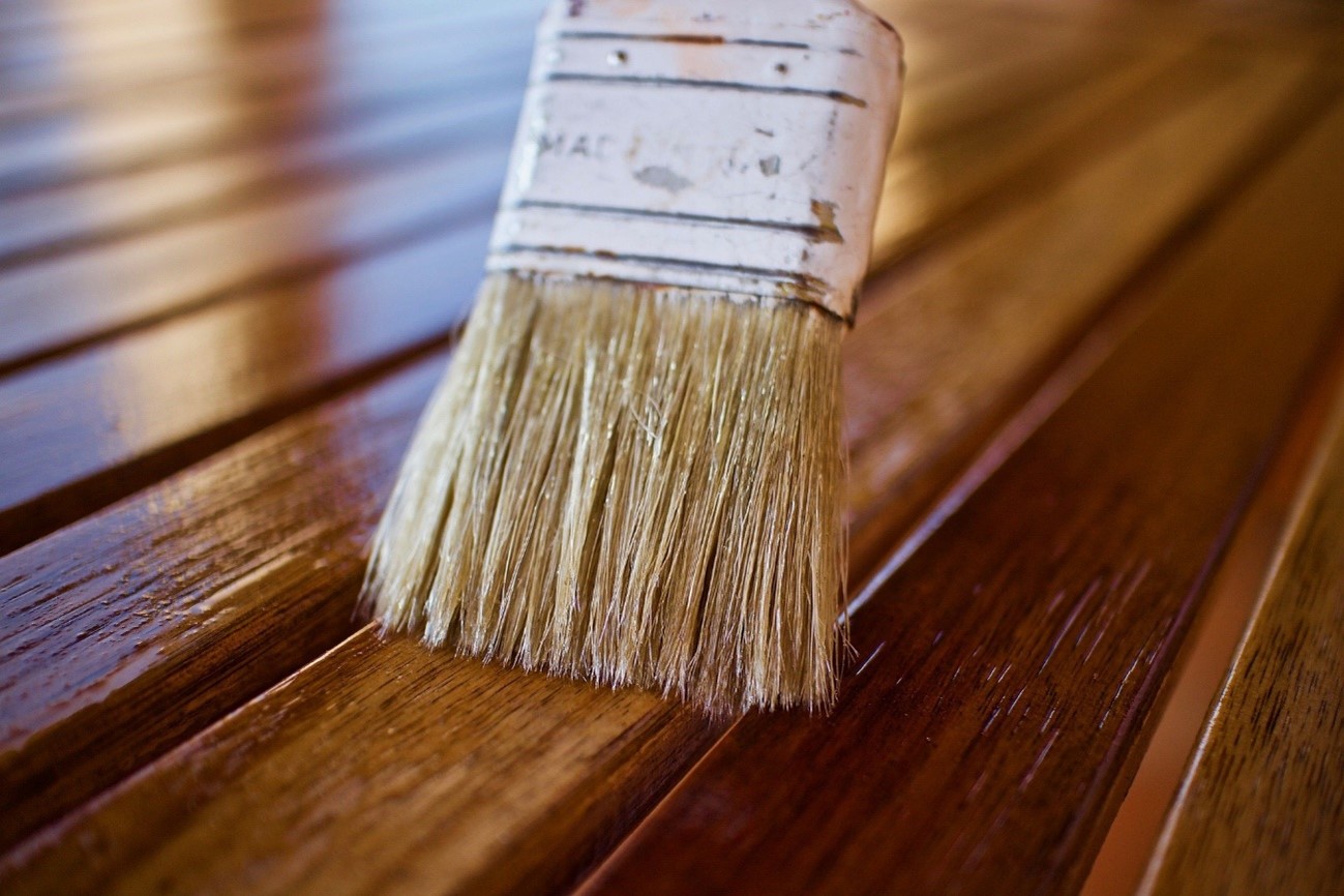 Qué tipo de acabados son más recomendables para la madera?
