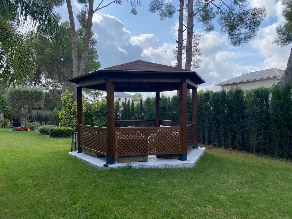 pérgola madera urbanización el bosque 2