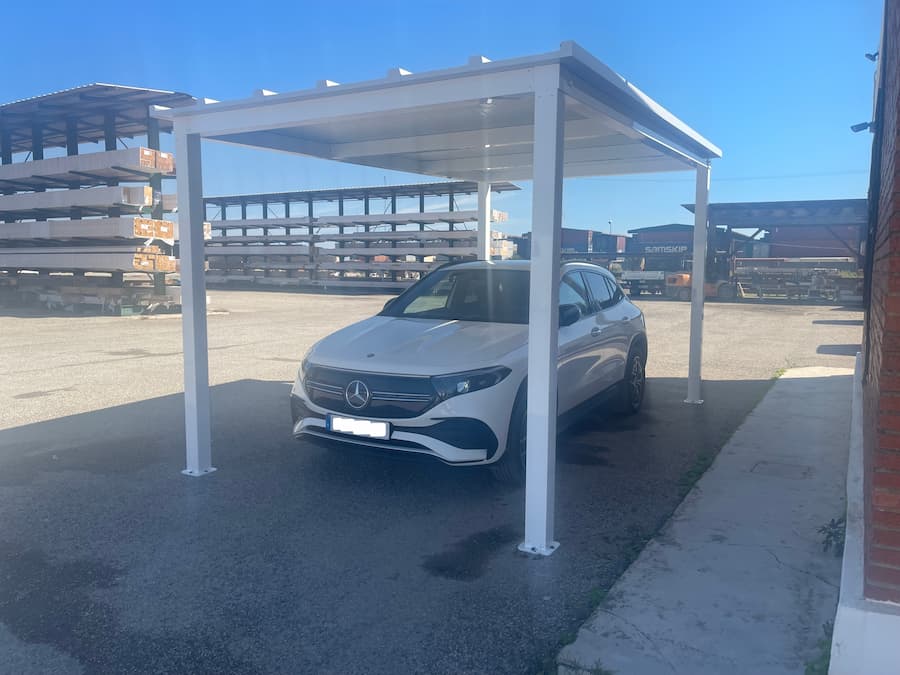 pérgola de aluminio con panel sandwich